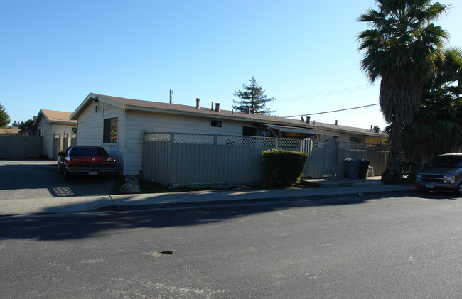 1084-1088 Wright Ave in Mountain View, CA - Building Photo - Building Photo