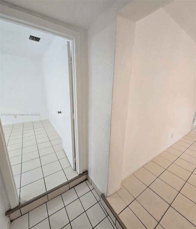 1905 SW 11th St in Fort Lauderdale, FL - Building Photo - Building Photo