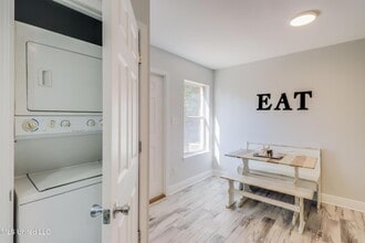 229 Milray Ln, Unit 1 in Gulfport, MS - Foto de edificio - Building Photo