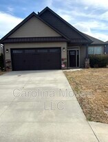 211 Everard Ln in Greer, SC - Building Photo