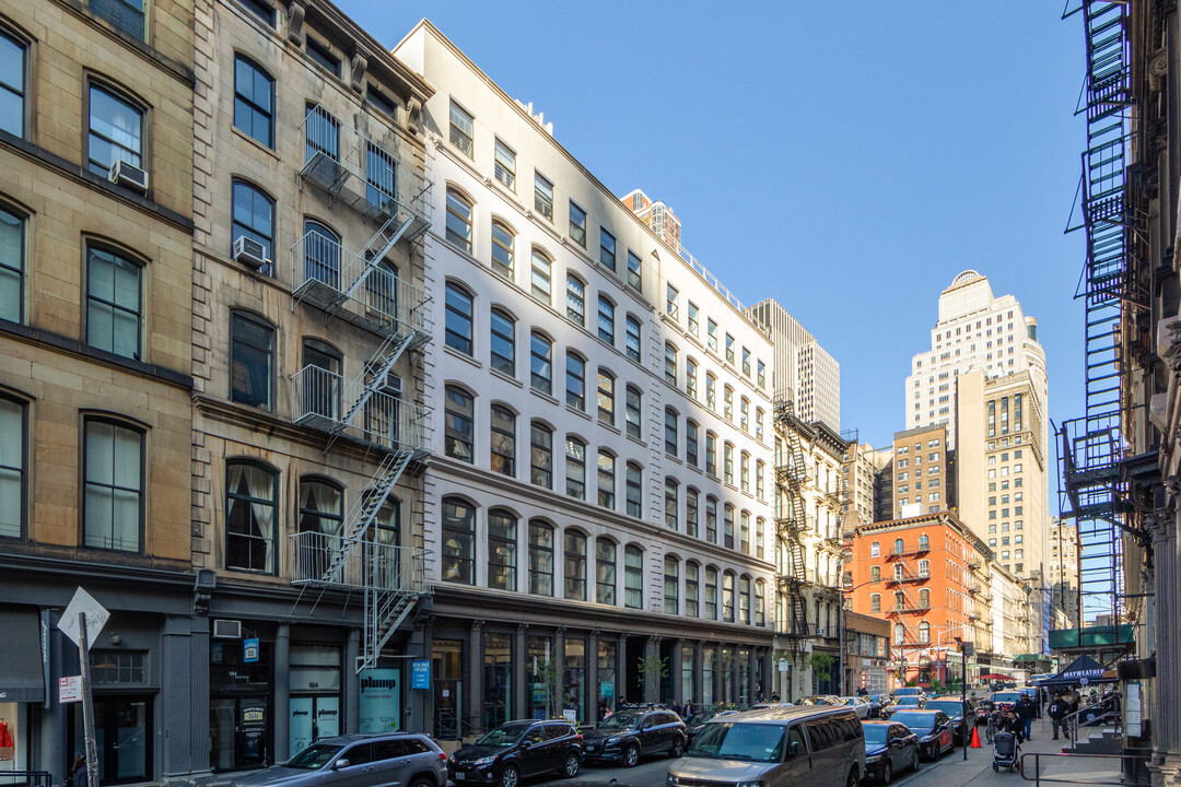 Tribeca Court in New York, NY - Foto de edificio