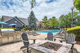 Lakeshore Apartments in Indianapolis, IN - Building Photo