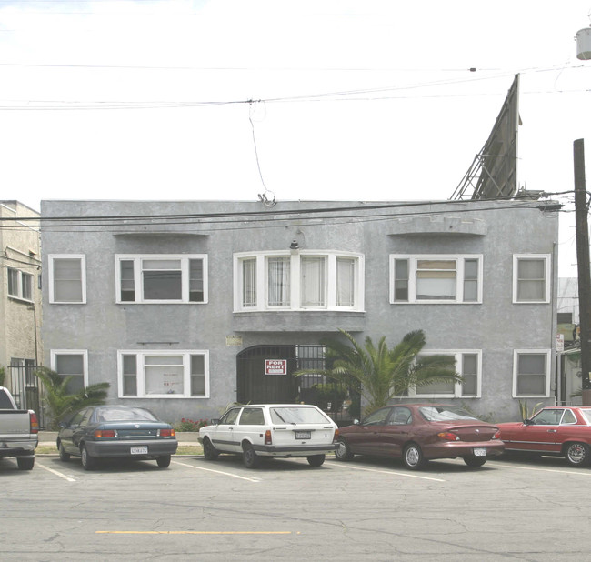 216 Olive Ave in Long Beach, CA - Building Photo - Building Photo