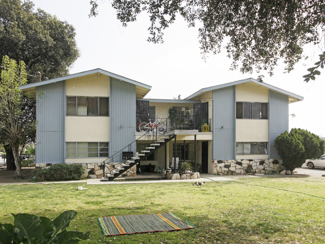 998 W 9th St in Pomona, CA - Foto de edificio - Building Photo