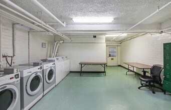 1734 N Fuller Ave, Unit Regency Terrace in Los Angeles, CA - Building Photo - Building Photo