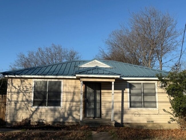 property at 1205 E Avenue G