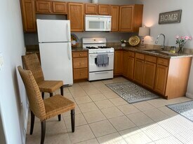 20033 Parthenia St in Northridge, CA - Building Photo