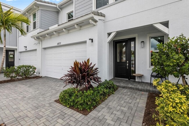 16171 Oakview Dr in Westlake, FL - Building Photo - Building Photo