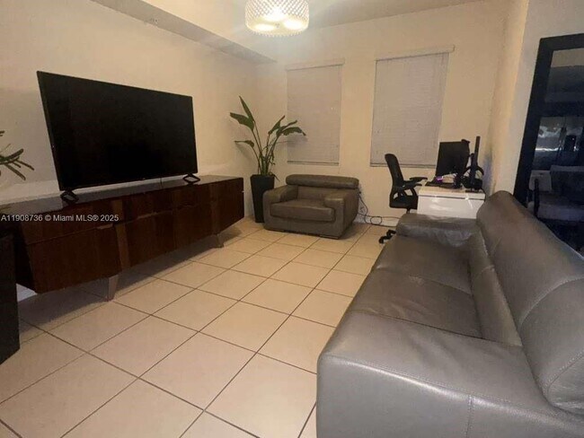 11605 NW 89th St in Doral, FL - Building Photo - Building Photo