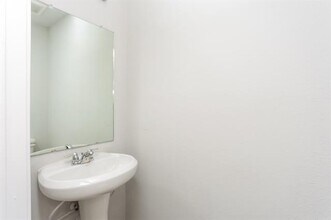 1609 Mark Ln in Ennis, TX - Building Photo - Building Photo