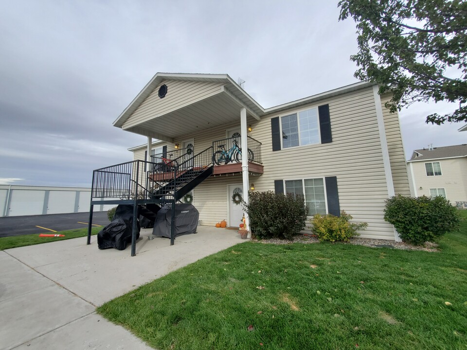 318 Pioneer Rd, Unit 802 in Rexburg, ID - Building Photo