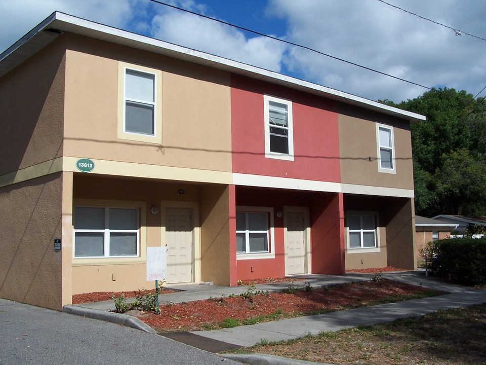 13610-13612 N 21st St in Tampa, FL - Building Photo