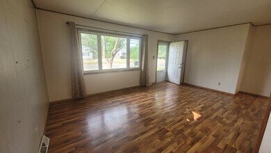2515 Indiana St SW in Cedar Rapids, IA - Building Photo - Building Photo