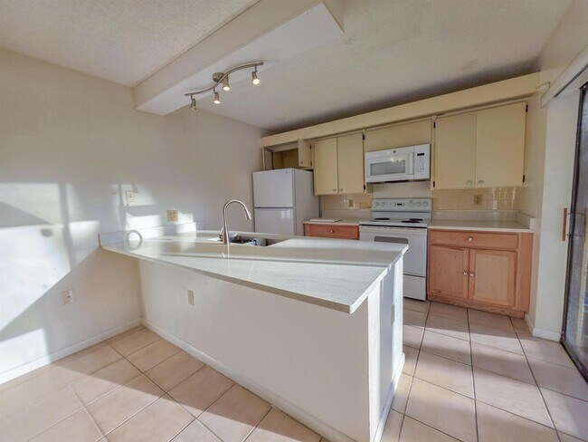 832 Blue Ridge Cir, Unit 832 in West Palm Beach, FL - Foto de edificio - Building Photo