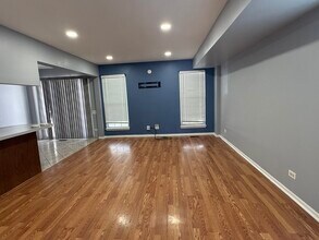 210 Shadybrook Ln in Aurora, IL - Building Photo - Building Photo