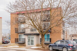 380 De Chartres Rue in Laval, QC - Building Photo