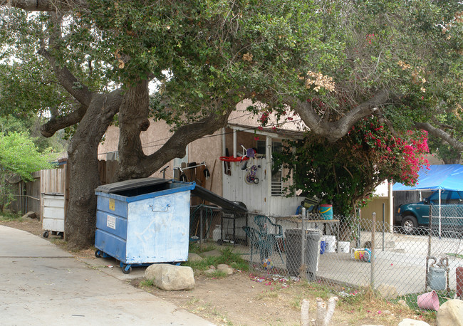 531 Sycamore St in Santa Paula, CA - Building Photo - Building Photo