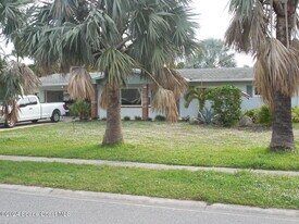 1211 Pine Tree Dr in Satellite Beach, FL - Building Photo