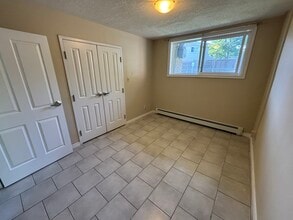 30-30 Westmount Rd W in Kitchener, ON - Building Photo - Building Photo