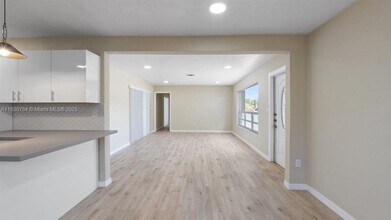 7211 Shalimar St in Miramar, FL - Building Photo - Building Photo