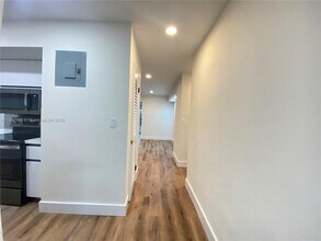 3060 NE 4th Ave in Wilton Manors, FL - Building Photo - Building Photo