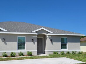 459 SW Paar Dr in Port St. Lucie, FL - Building Photo - Building Photo