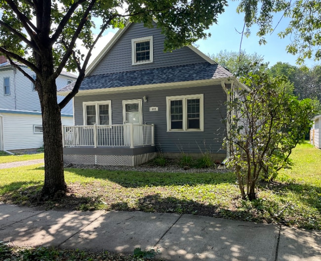 property at 412 W Skaro St