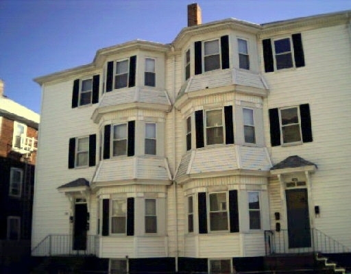 130 Baker St in Fall River, MA - Foto de edificio