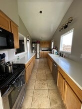 2109 E Lemmon Way in Hanford, CA - Building Photo - Building Photo