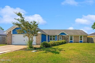 6824 Forsythe Dr in Panama City, FL - Building Photo