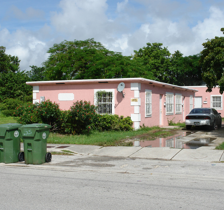 53 NW 75th St in Miami, FL - Building Photo