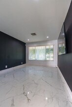 2011 N 43rd Ave in Hollywood, FL - Building Photo - Building Photo