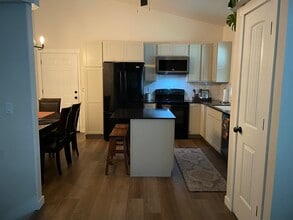 1703 N Lea St in Post Falls, ID - Foto de edificio - Building Photo