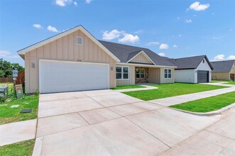548 Highview Ct in Godley, TX - Building Photo - Building Photo