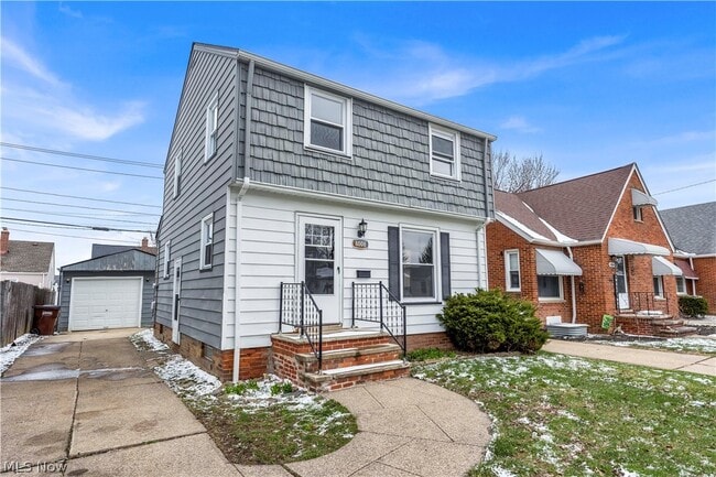 8008 Pelham Dr in Parma, OH - Building Photo - Building Photo