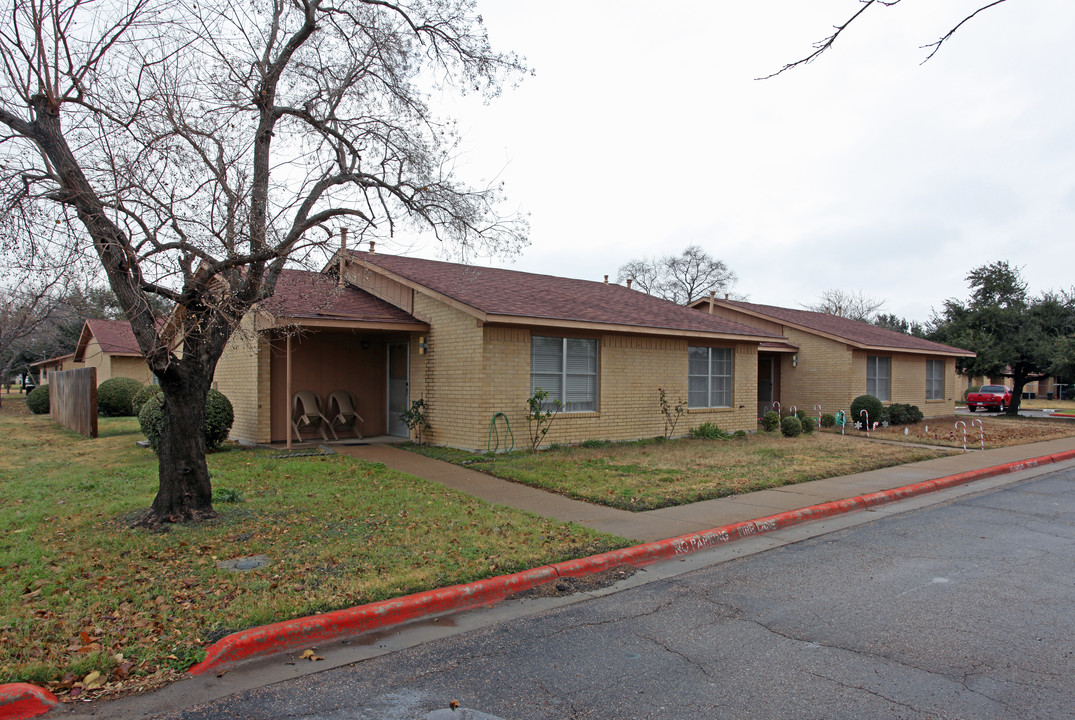 Senior Citizens Apartments - Complex I in Ennis, TX - Building Photo