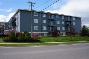 120 Bishop Dr in Fredericton, NB - Building Photo