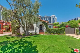 10733 Wellworth Ave in Los Angeles, CA - Building Photo