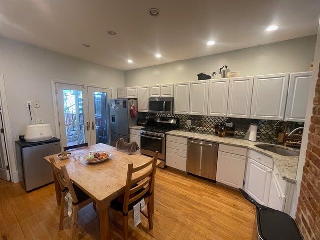 121 G St in Boston, MA - Building Photo - Building Photo