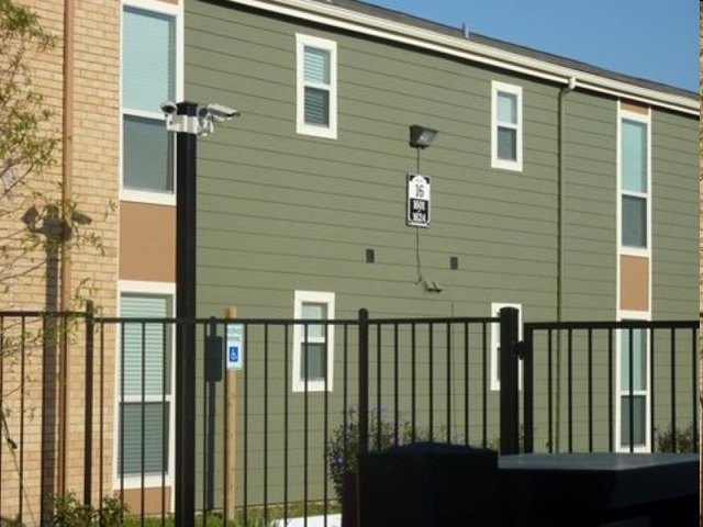 The Reserve at Creekbend Apartments in Houston, TX - Building Photo - Building Photo