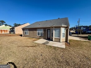 4271 Catalpa Ct in Ellenwood, GA - Foto de edificio - Building Photo