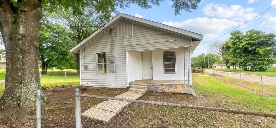 821 Couch St in Texarkana, AR - Building Photo