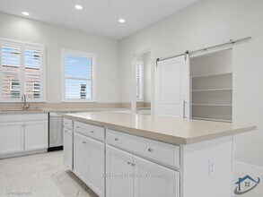 225 Houret Dr in Milpitas, CA - Foto de edificio - Building Photo