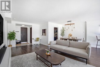 2760-2760 Carousel Crescent in Ottawa, ON - Building Photo - Building Photo