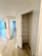 1050 Brickell Ave in Miami, FL - Building Photo - Building Photo