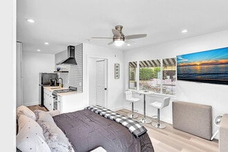 649 NE 16th Terrace in Fort Lauderdale, FL - Foto de edificio - Building Photo