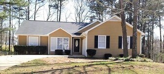 1029 Terance Ave in Jonesboro, GA - Building Photo