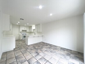 444 Dakota Way in Oceanside, CA - Building Photo - Building Photo