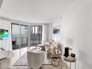 1300 Brickell Bay Dr, Unit 02 in Miami, FL - Building Photo - Building Photo