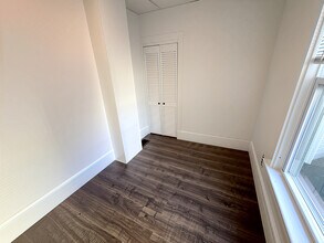 36 Upham St, Unit 1 in Malden, MA - Foto de edificio - Building Photo